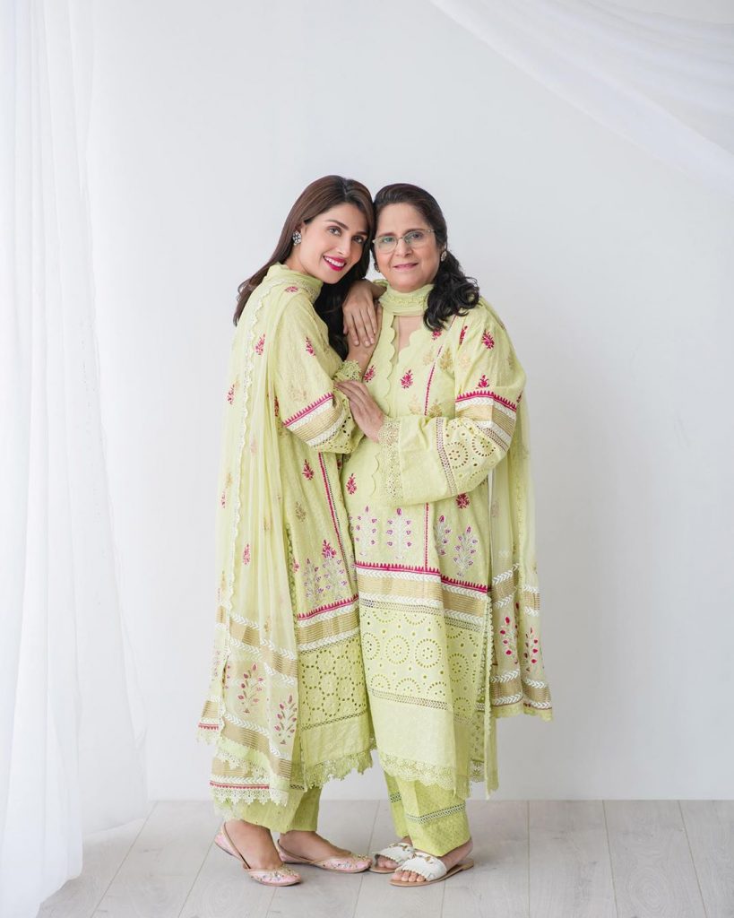 Adorable Pictures Of Pakistani Celebrities With Their Mothers