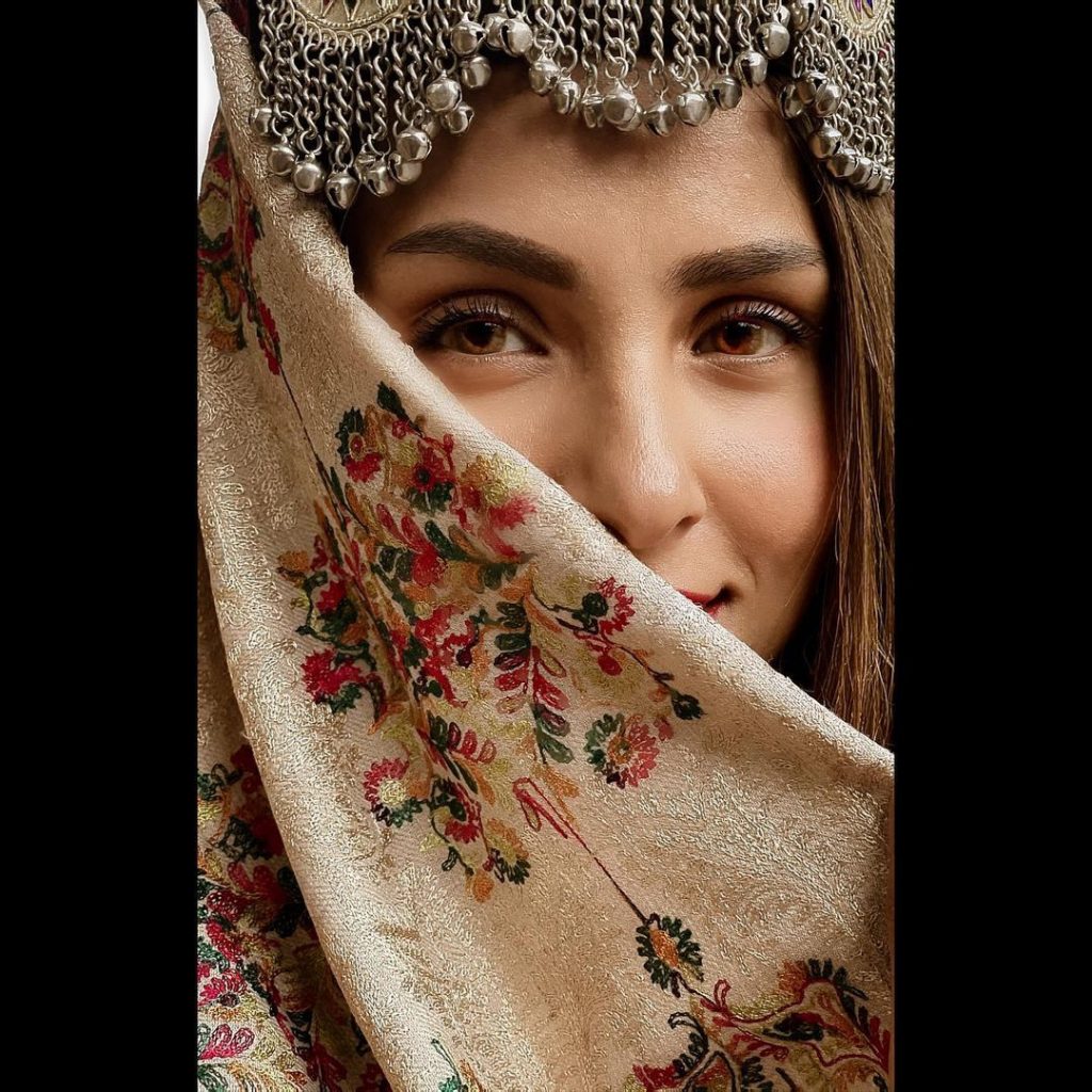 Pakistani Actresses Wearing Traditional Statement Jewelry
