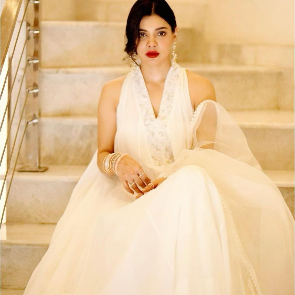 Sara Loren Nails Ethereal Charm In Her Latest Bridal Shoot
