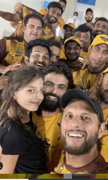 Shahid Afridi Returns Home To A Lovely Surprise