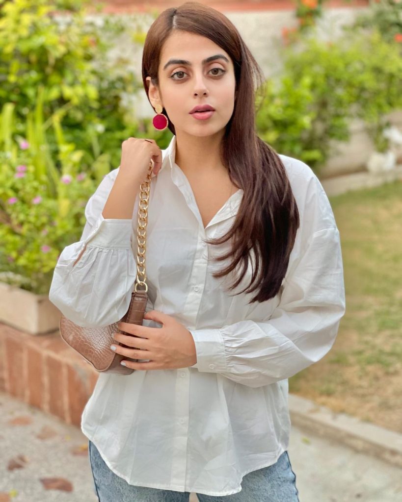 Yashma Gill Looks Super Adorable In Her Latest Pictures