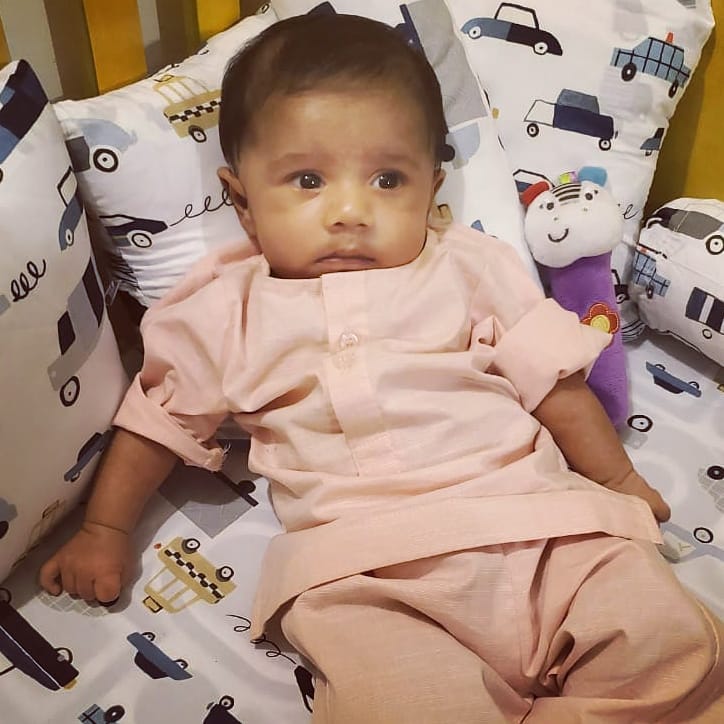 Yasra Rizvi Shares An Adorable Picture With Her Little Bundle Of Joy