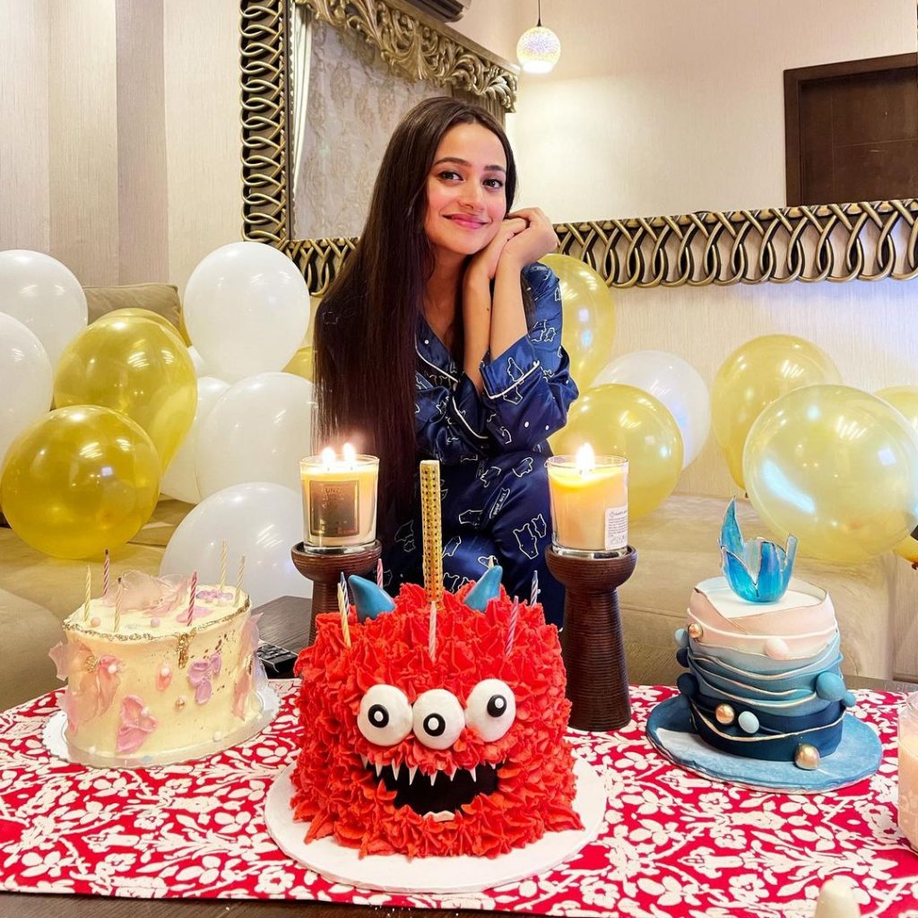 Actress Zarnish Khan Celebrates Her Midnight Birthday