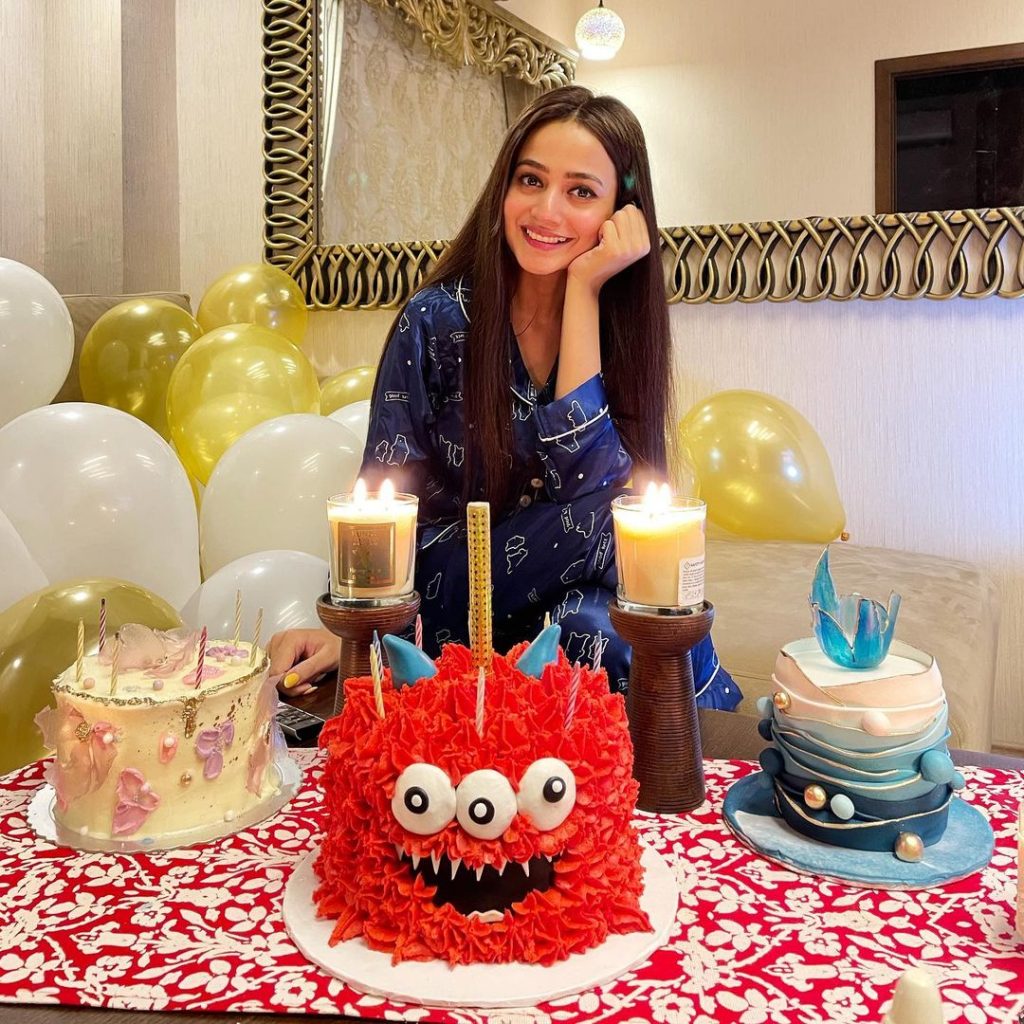 Actress Zarnish Khan Celebrates Her Midnight Birthday