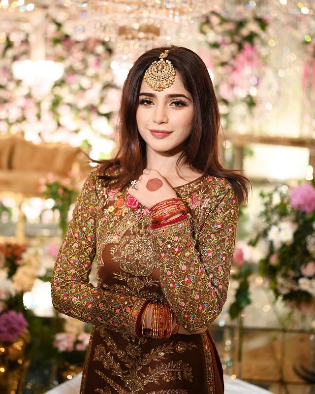 Beautiful Portraits Of Aima Baig And Shahbaz Shigri From Her Sister's Wedding