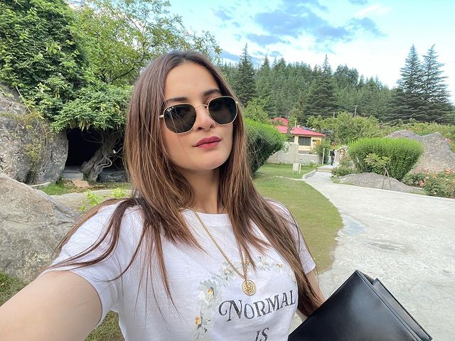 Aiman Khan Turns Heads In Her New Adorable Pictures