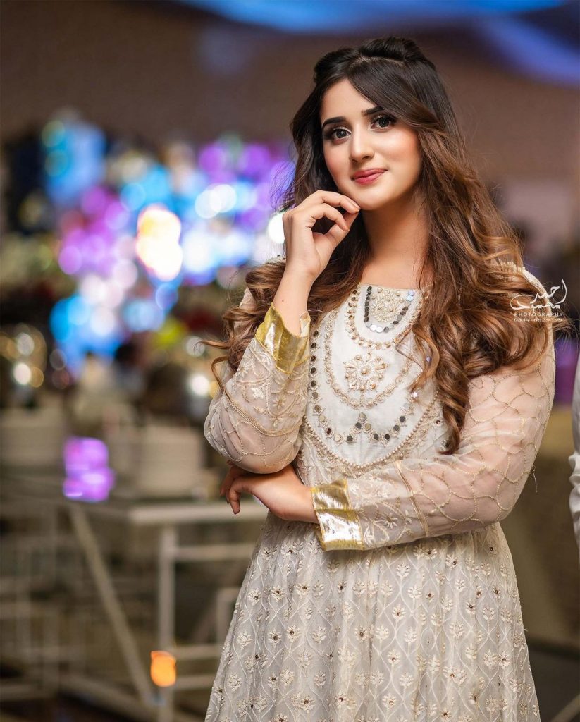 Latest Pakistani Bridal Hairstyles 2023 for Mehndi, Barat and Walima
