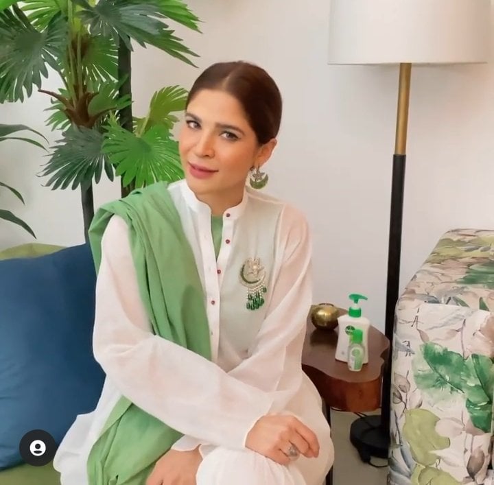 Severe Public Criticism On Ayesha Omar's Independence Day Outfit