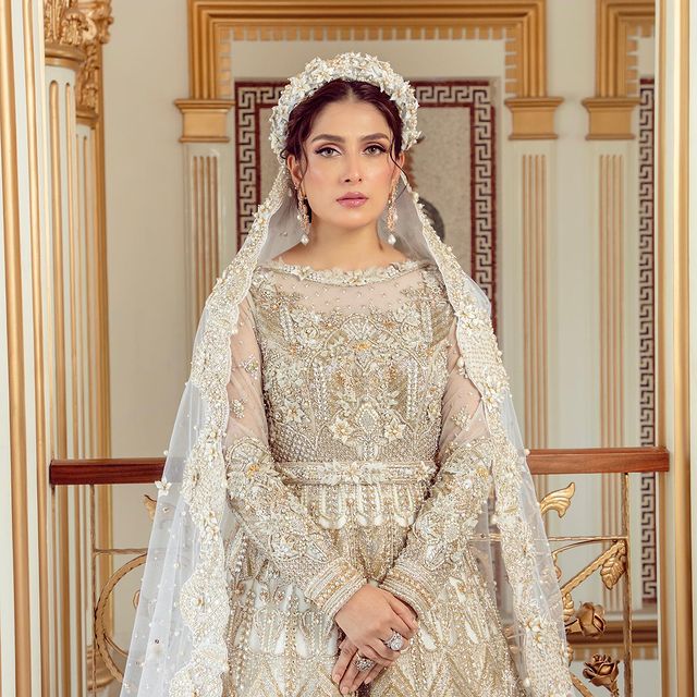 Ayeza Khan Looks Like A Goddess In Ivory Bridal Ensemble | Reviewit.pk