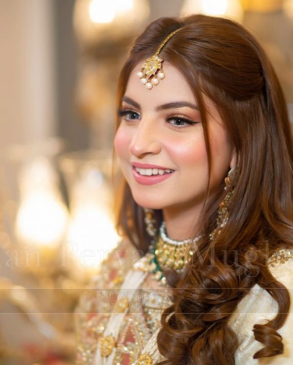 Dananeer Mobeen Turns Heads In A Dreamy Bridal Shoot | Reviewit.pk