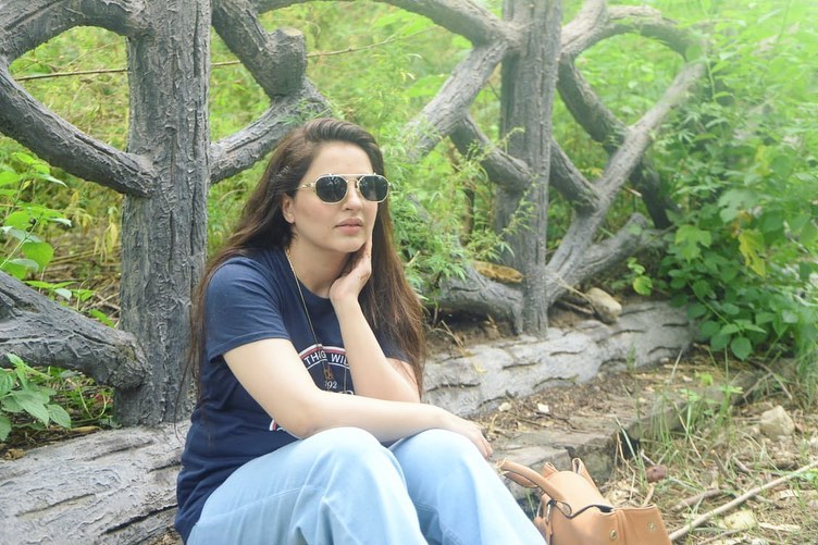 Alluring Pictures Of Fatima Effendi And Kanwar Arsalan From Vacations