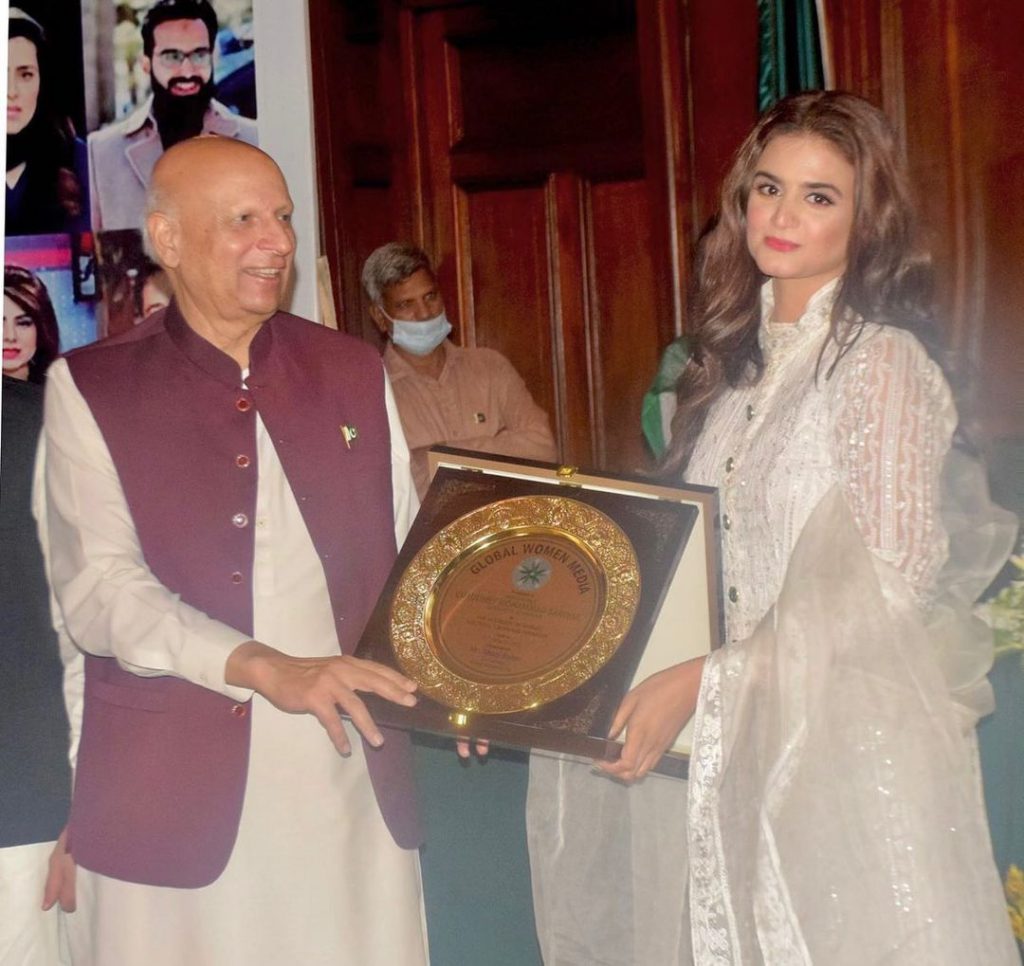 Governor Punjab Confers Hira Mani With Award - Public Reaction