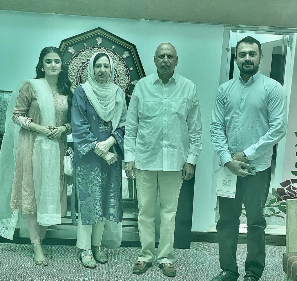 Governor Punjab Confers Hira Mani With Award - Public Reaction