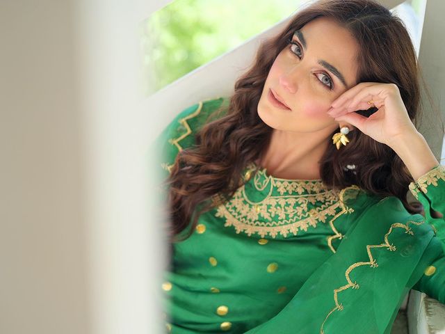 Maya Ali Shares Adorable Pictures from Attabad Lake
