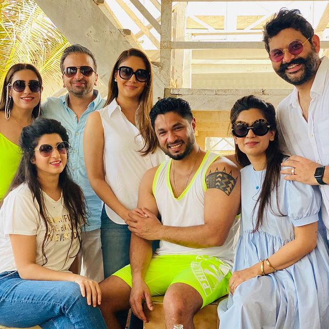 Momal Sheikh Celebrated Husband's Birthday At Beach With Friends