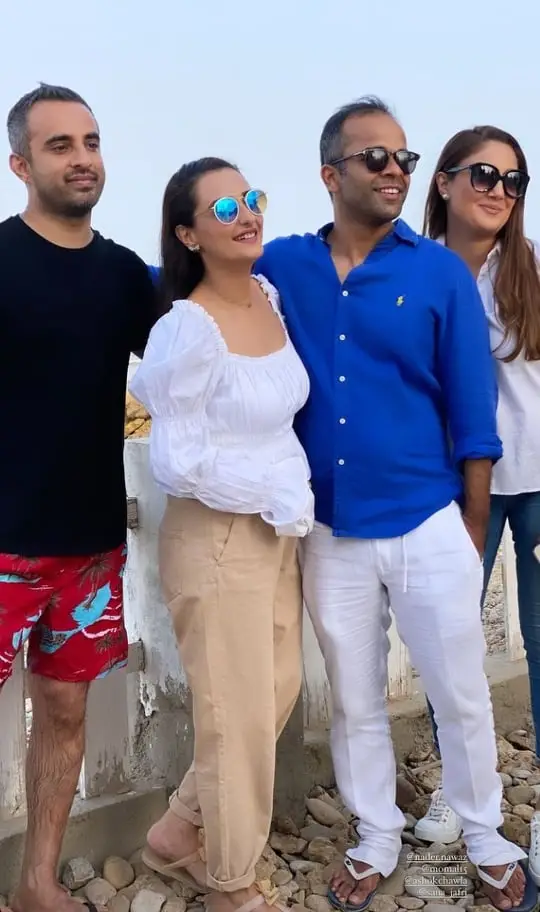 Momal Sheikh Celebrated Husband's Birthday At Beach With Friends