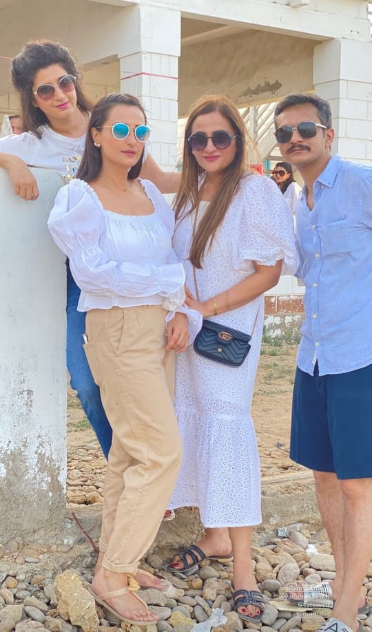 Watch: Momal Sheikh Celebrates Husband’s Birthday At Beach