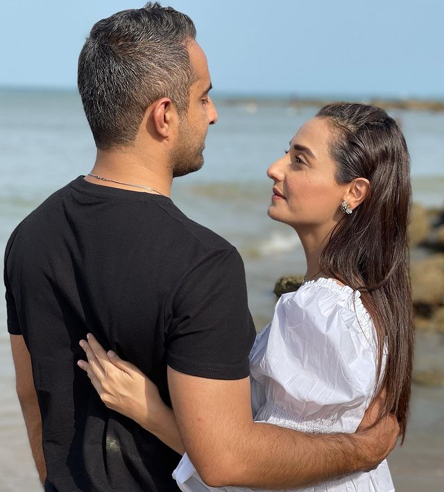 Momal Sheikh Celebrated Husband's Birthday At Beach With Friends