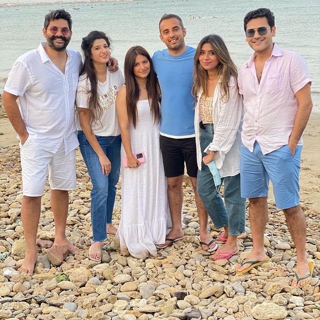 Momal Sheikh Celebrated Husband's Birthday At Beach With Friends