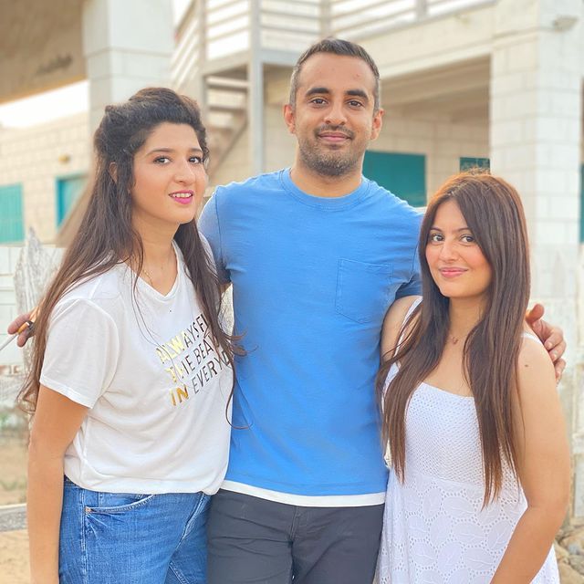 Momal Sheikh Celebrated Husband's Birthday At Beach With Friends