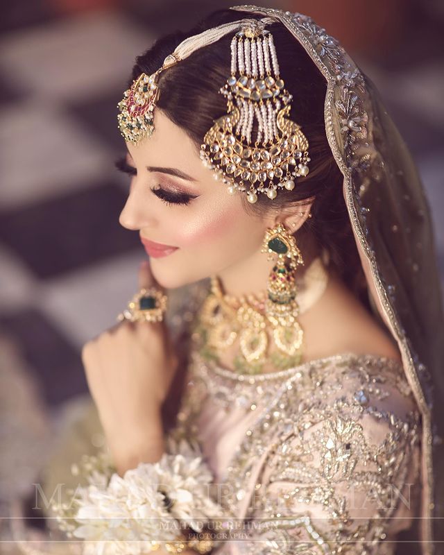 Moomal Khalid looks undeniably gorgeous in her most recent Bridal shoot