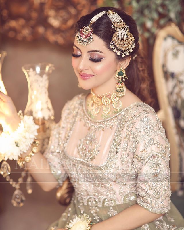 Moomal Khalid Looks Undeniably Gorgeous In Her Latest Bridal Shoot