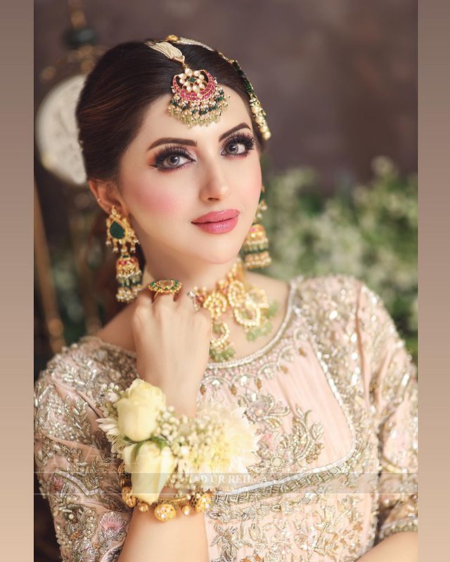 Moomal Khalid Looks Undeniably Gorgeous In Her Latest Bridal Shoot