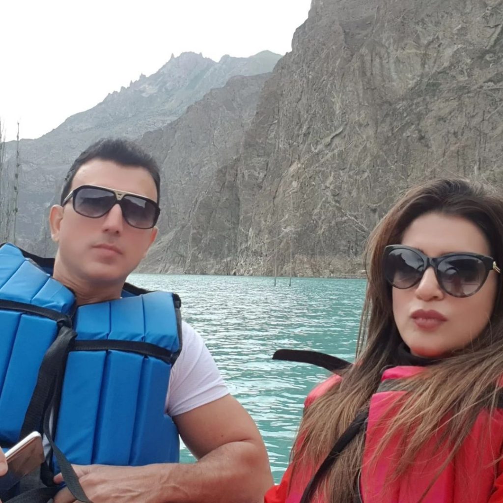 Nazia Malik Beautiful Pictures With Husband From Northern Pakistan