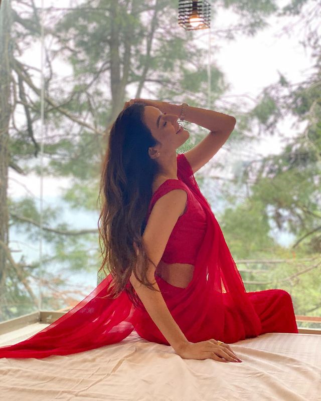 Public Criticism On Sadia Khan's Bold Red Saree