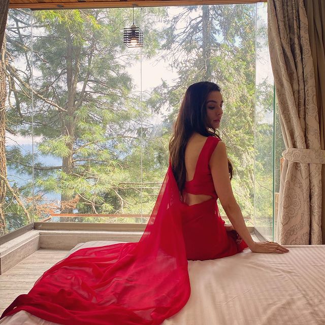 Public Criticism On Sadia Khan's Bold Red Saree