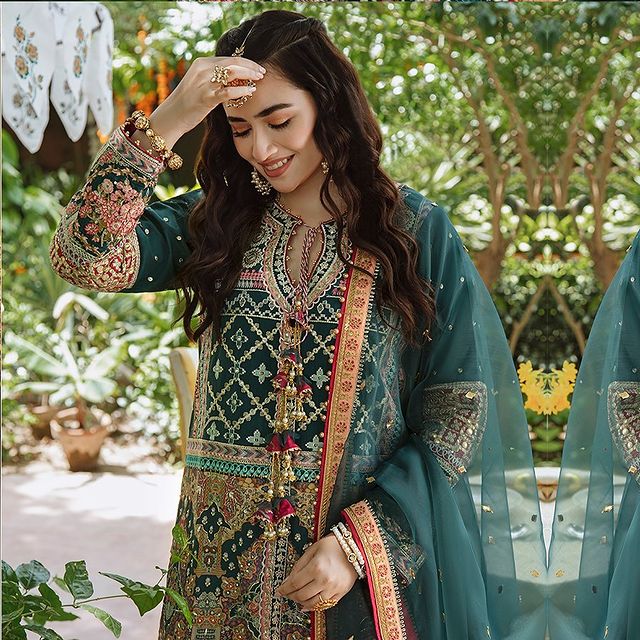 Sana Javed And Bilal Ashraf Pair Up For Shadmani By Qalamkar