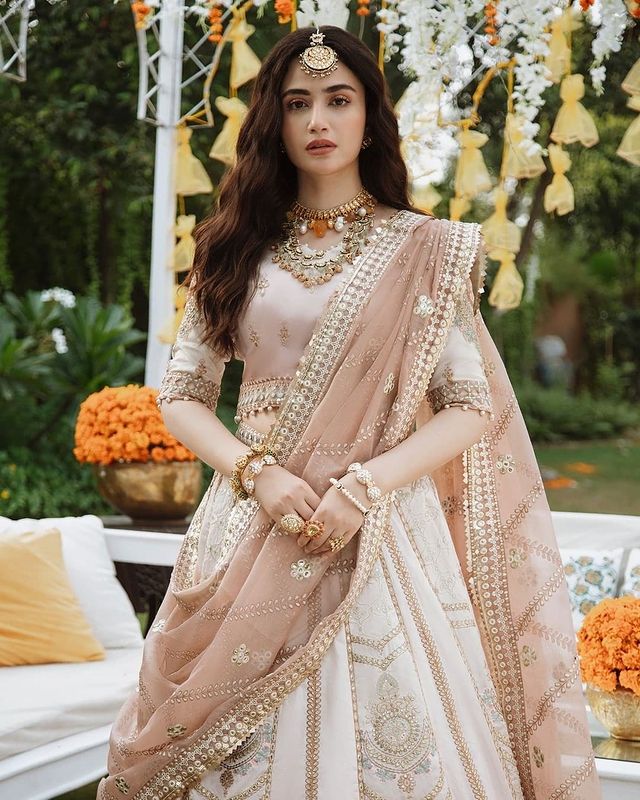 Sana Javed And Bilal Ashraf Pair Up For Shadmani By Qalamkar