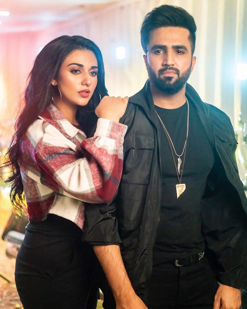 People Are Loving The Teaser Of Falak Shabir's New Song "Lagay Pyari" Featuring Sarah Khan