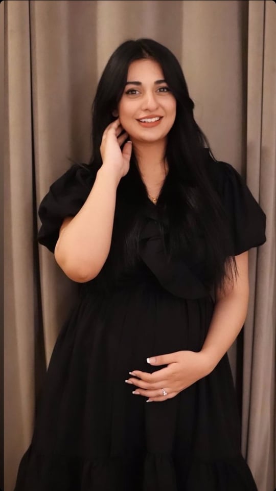Netizens Criticize Sarah Khan For Flaunting Her Baby Bump