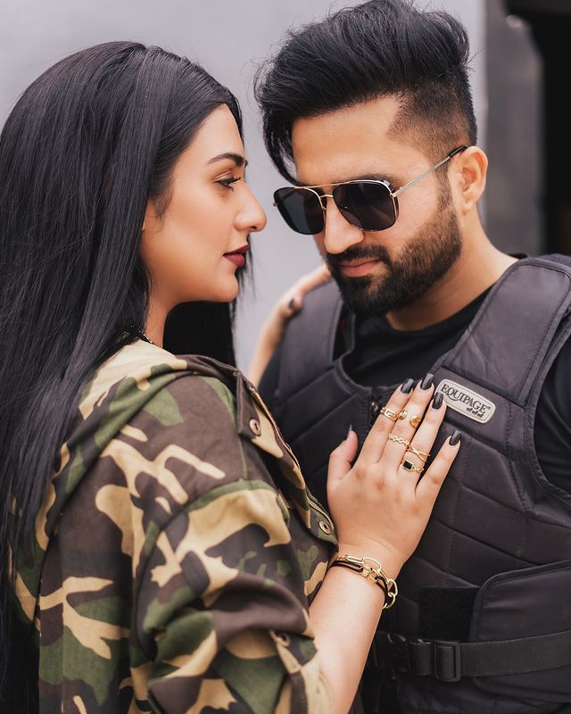 Falak Shabbir's Latest Song "Lagay Pyari" Starring Sarah Khan Out Now