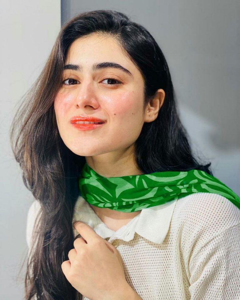 Latest Alluring Pictures Of Hina Afridi | Reviewit.pk