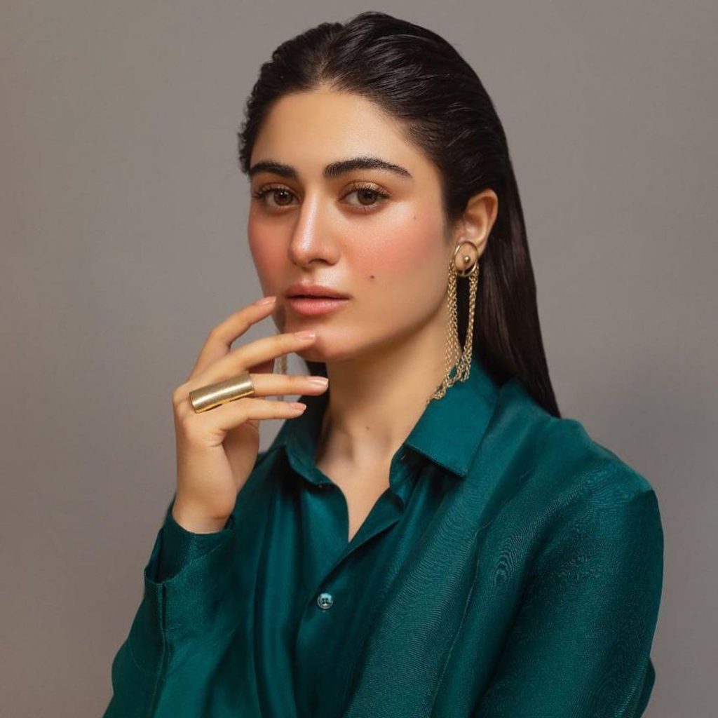 Latest Alluring Pictures Of Hina Afridi | Reviewit.pk