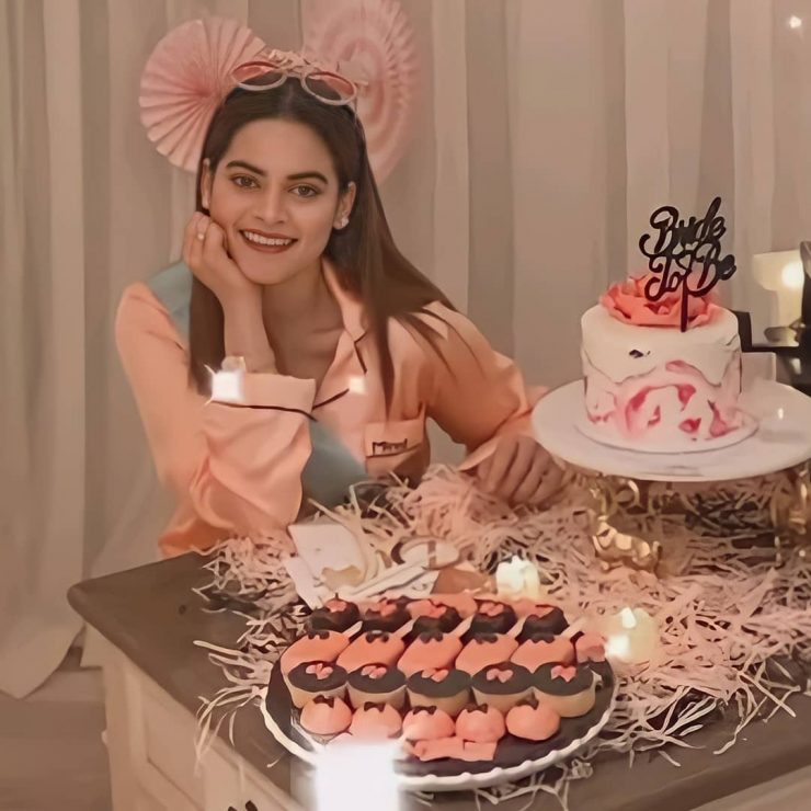 Aiman Khan Hosts A Bridal Shower For Minal Khan | Reviewit.pk