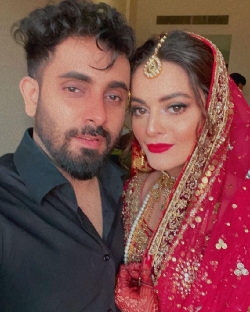 Public Criticism On Minal Khan’s Picture With Her Make-up Artist