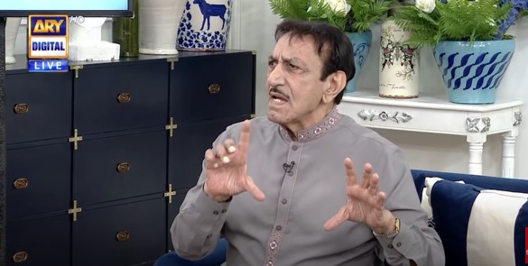 Why Mustafa Qureshi Once Beaten Up The Director - Interesting Story