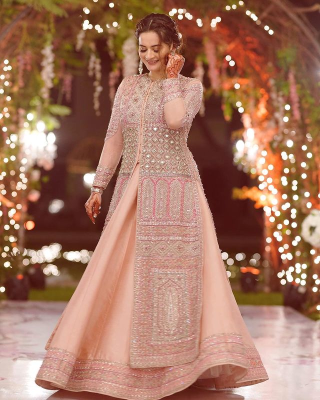 Aiman Khan And Muneeb Butt At Minal Khan's Valima- Beautiful Pictures