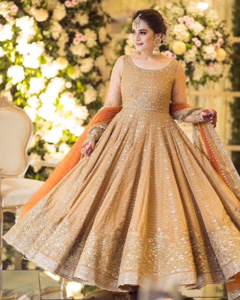 Bewitching Portraits Of Aiman Khan And Muneeb Butt From Minal's Wedding