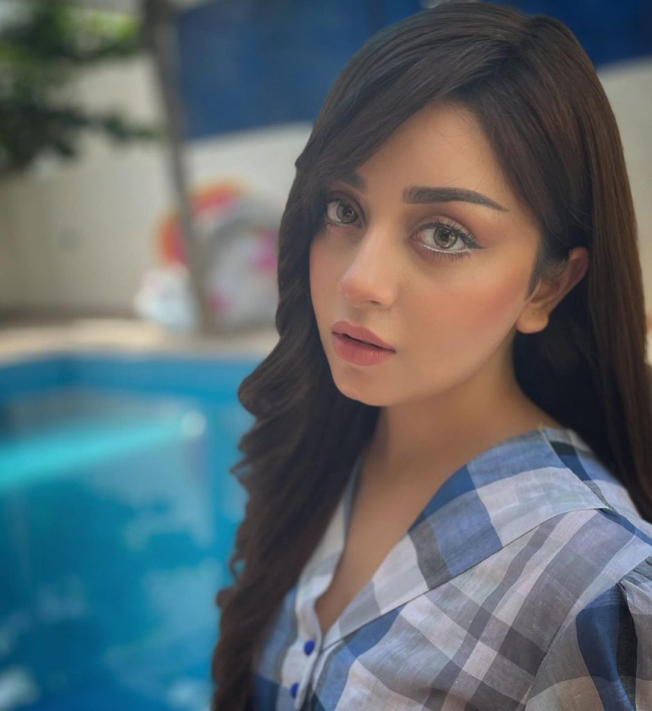 Alizeh Shah Treats Fans With Beautiful Pictures