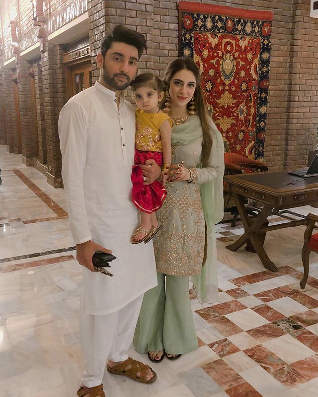 Amanat Ali With His Beautiful Wife And Daughter- Unseen Pictures