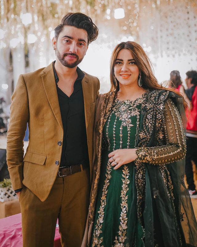 Amanat Ali With His Beautiful Wife And Daughter- Unseen Pictures