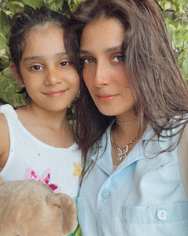 Ayeza Khan Spending Quality time With Family