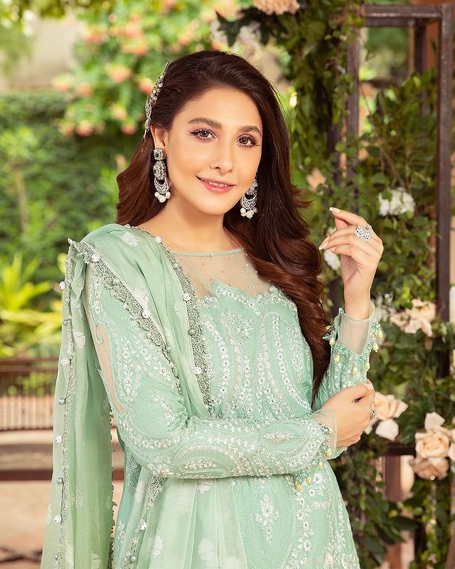 Hina Altaf Featured In Sateen Collection’21 By Maria B