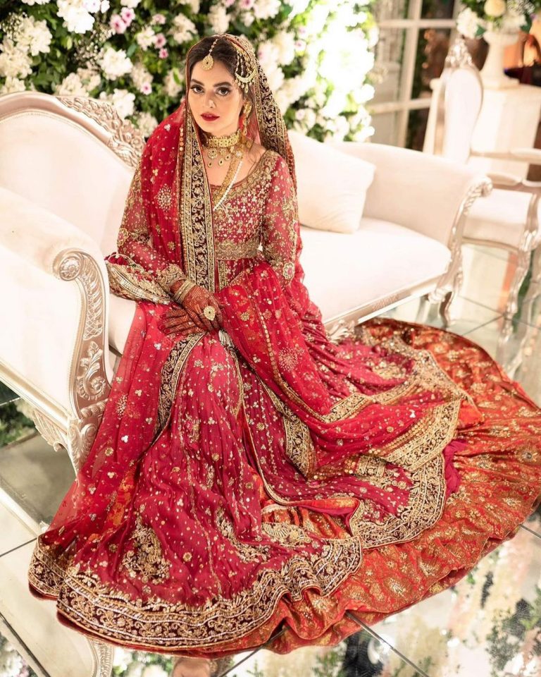 Enthralling Details About Minal Khan's Wedding Dress | Reviewit.pk