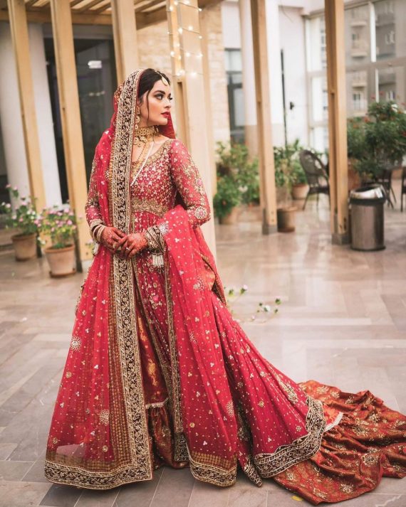 Enthralling Details About Minal Khan's Wedding Dress | Reviewit.pk