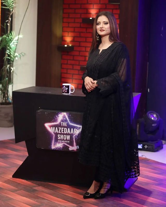 Mizna Waqas Expresses Her Opinion On Award Shows